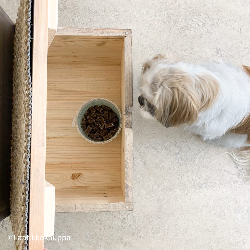 Säilytystilaa koiran portaiden sisällä, WooDog